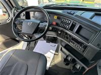 2021 Volvo VNL64T760