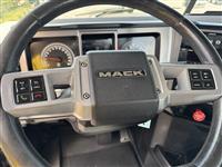 2022 Mack AN64T