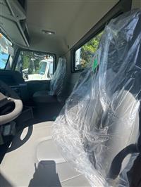 2025 Volvo VNR42T300