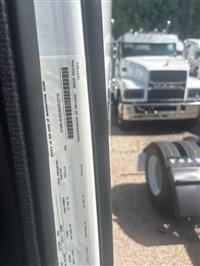 2025 Volvo VNR42T300