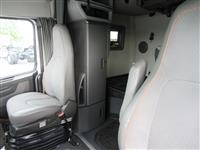 2021 Volvo VNL64T760