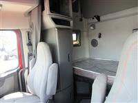 2021 Volvo VNL64T760