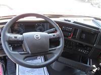 2021 Volvo VNL64T760