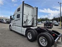 2021 Volvo VNL64T860