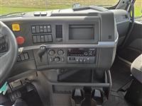 2019 Volvo VNL64T300