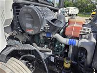 2019 Volvo VNL64T300