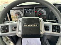 2020 Mack GR64F