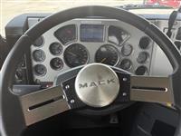 2017 Mack GU813