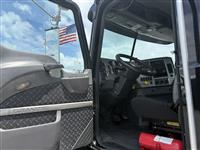 2017 Mack GU813