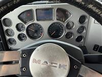 2017 Mack GU813