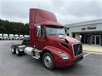 2025 Volvo VNR64T300