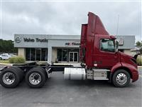 2025 Volvo VNR64T300