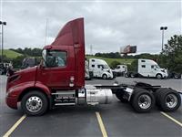 2025 Volvo VNR64T300