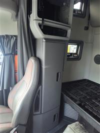 2021 Volvo VNL64T760