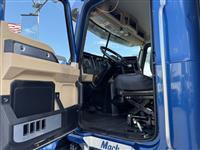 2019 Mack GR64F