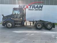 2018 Volvo VNL64T300