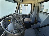 2018 Volvo VNL64T300