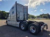 2021 Volvo VNL64T760