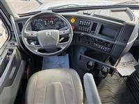 2021 Volvo VNL64T760