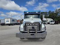 2016 Mack GU813