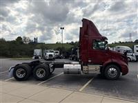 2025 Volvo VNR64T300