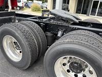 2025 Volvo VNR64T300