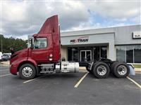 2025 Volvo VNR64T300