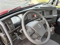2025 Volvo VNR64T300