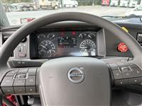 2025 Volvo VNR64T300