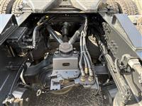 2025 Volvo VNL64T860