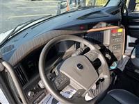 2025 Volvo VNL64T860