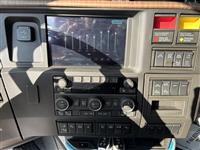 2025 Volvo VNL64T860