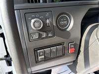 2025 Volvo VNL64T860