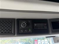 2025 Volvo VNL64T860