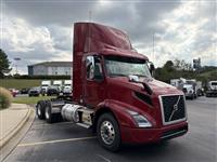 2025 Volvo VNR64T300
