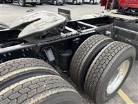 2025 Volvo VNR64T300