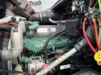 2025 Volvo VNR64T300