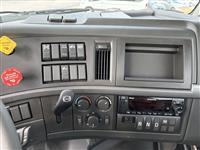 2025 Volvo VNR64T300