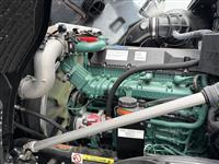 2025 Volvo VNL64T740