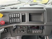 2025 Volvo VNL64T740
