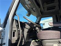 2025 Volvo VNL64T860