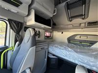 2025 Volvo VNL64T860