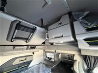 2025 Volvo VNL64T860