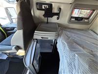 2025 Volvo VNL64T860