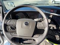 2025 Volvo VNL64T860