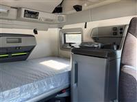 2025 Volvo VNL64T860