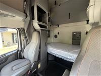 2022 Volvo VNL64T760