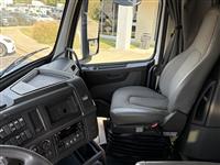 2022 Volvo VNL64T760