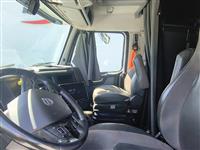 2021 Volvo VNL64T860