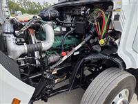 2019 Volvo VNL64T300